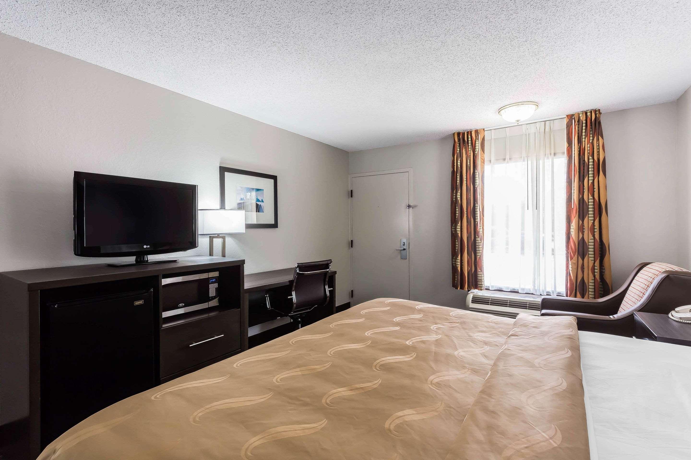Quality Inn & Suites Mooresville-Lake Norman Экстерьер фото