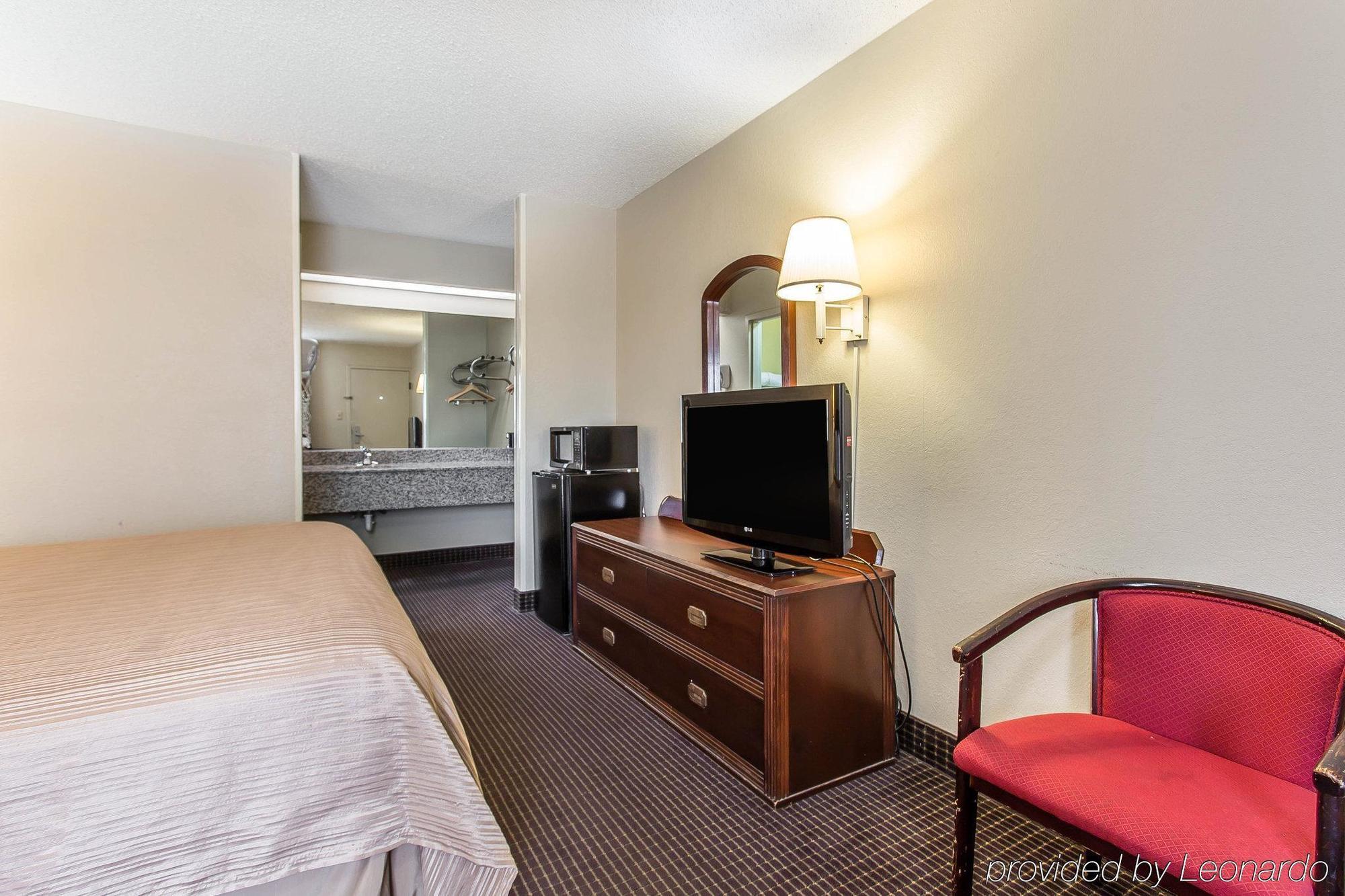 Quality Inn & Suites Mooresville-Lake Norman Экстерьер фото